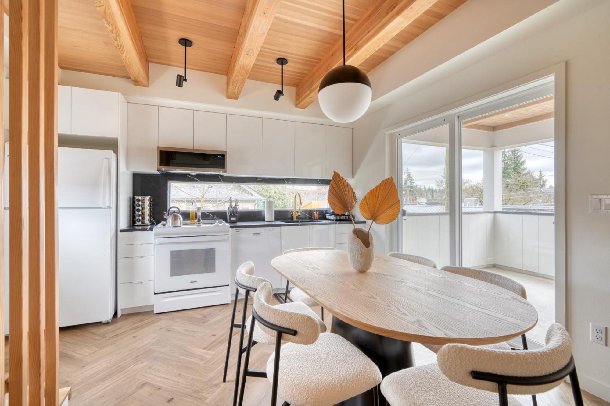 Holiday home Lively Alberta Arts Townhome