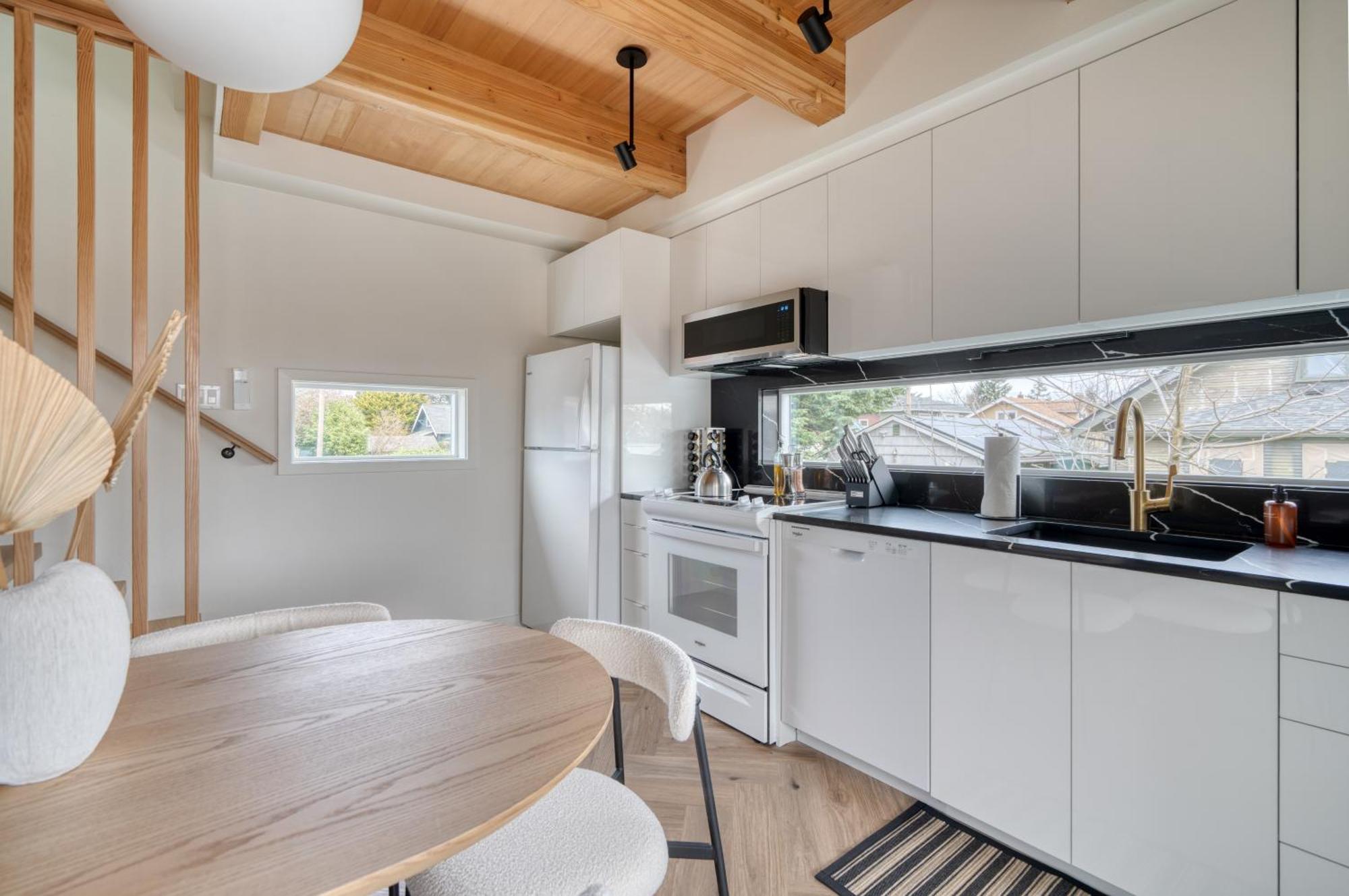 Lively Alberta Arts Townhome Holiday home *