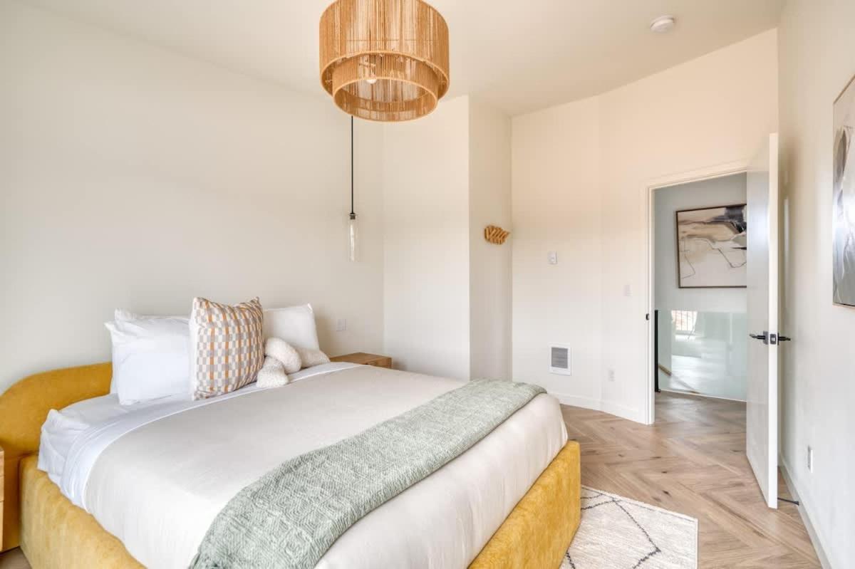 Holiday home Lively Alberta Arts Townhome
