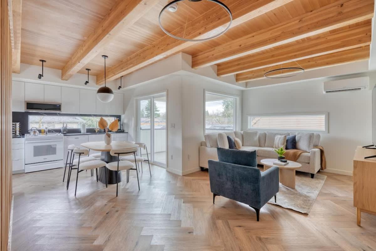 Lively Alberta Arts Townhome *